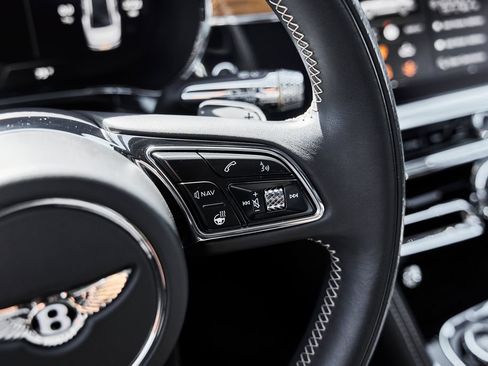 Used 2024 Bentley Flying Spur V8 AWD/4WD image 64