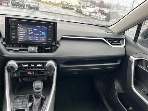 Used 2020 Toyota RAV4 LE image 13
