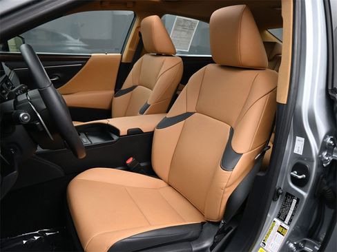 Used 2024 Lexus ES 350 w/ Premium Package image 18