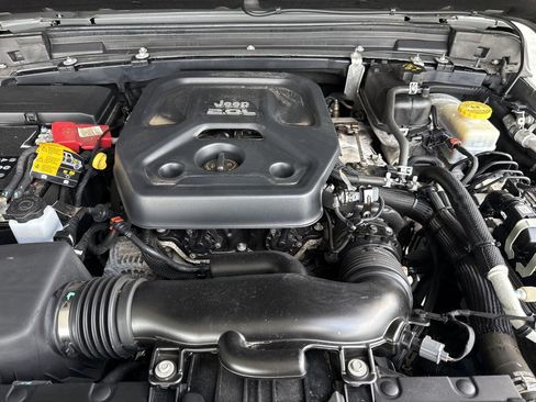 Used 2022 Jeep Wrangler Unlimited Sport AWD/4WD image 32