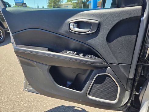 Used 2021 Jeep Compass Latitude FWD image 13