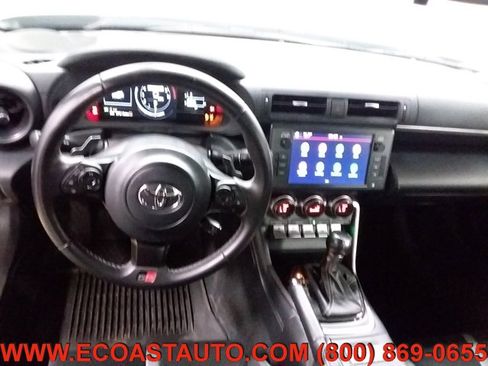 Used 2022 Toyota GR86 Premium w/ ALL Weather Mat Package (TMS) image 12