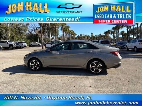 Used 2023 Hyundai Elantra Limited image 3