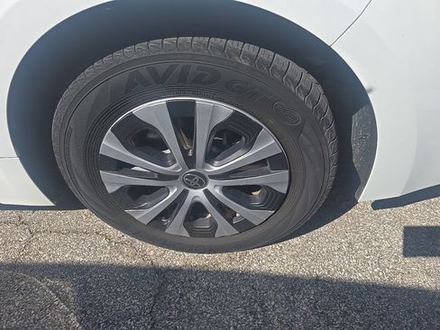 Used 2022 Toyota Corolla LE FWD image 7
