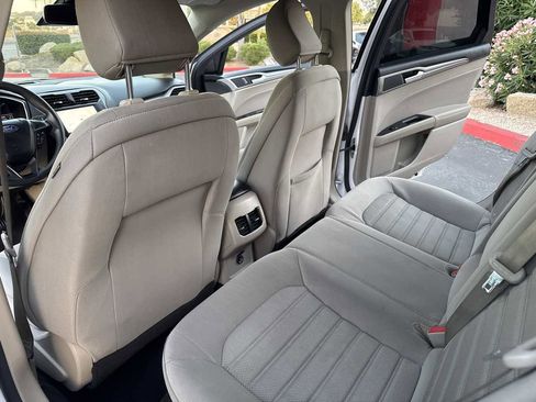 Used 2020 Ford Fusion SE image 23