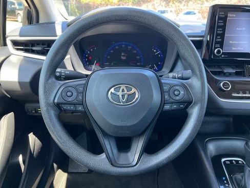 Used 2022 Toyota Corolla LE FWD image 18