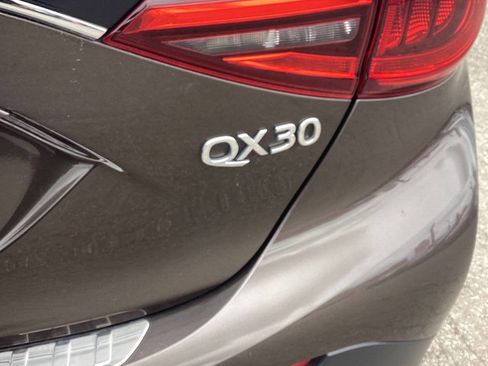 Used 2018 INFINITI QX30 AWD image 15