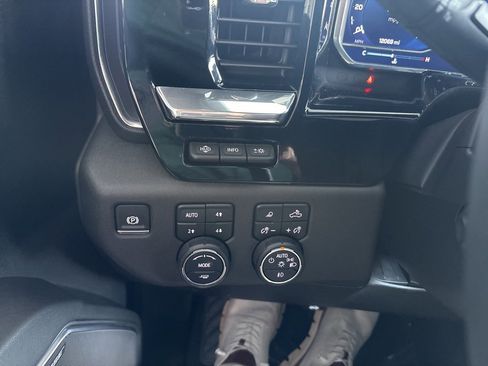 Used 2025 Chevrolet Silverado 1500 High Country w/ Technology Package image 24