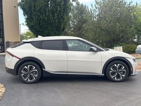 Used 2024 Kia EV6 Light AWD/4WD image 17