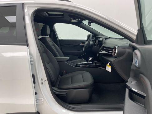 New 2026 Chevrolet Trax RS w/ Sunroof Package FWD image 15