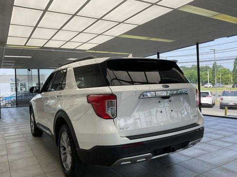 Used 2022 Ford Explorer XLT w/ Equipment Group 202A AWD/4WD image 7