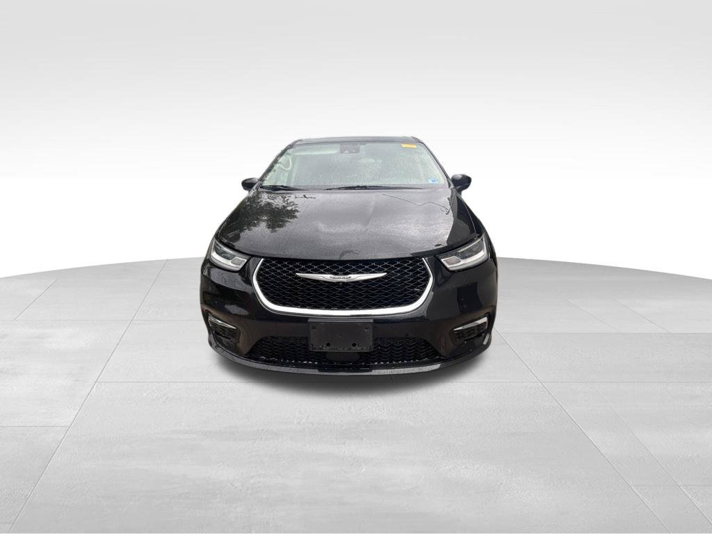Used 2023 Chrysler Pacifica Touring-L FWD image 9