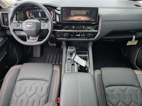 New 2026 Nissan Pathfinder Platinum FWD image 9