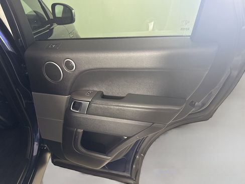 Used 2016 Land Rover Range Rover Sport SE image 28