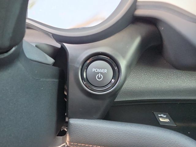 Used 2026 Toyota Sienna Limited FWD image 26
