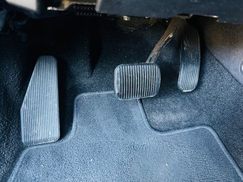 Used 2017 Ford Explorer XLT w/ Equipment Group 202A image 15