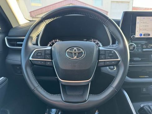 Used 2023 Toyota Highlander XLE AWD/4WD image 27