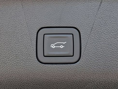 Used 2026 Chevrolet Suburban LT AWD/4WD image 27