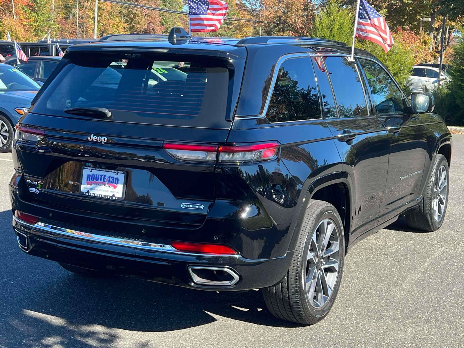 Used 2022 Jeep Grand Cherokee Overland w/ Luxury Tech Group IV AWD/4WD image 5
