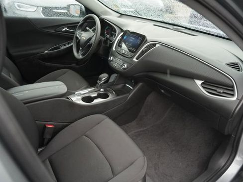 Used 2025 Chevrolet Malibu LT FWD image 17