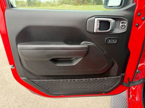 Used 2024 Jeep Wrangler Unlimited Sport AWD/4WD image 5