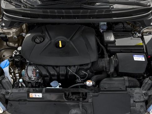 Used 2016 Hyundai Elantra Limited image 12