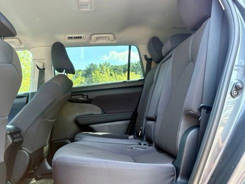 Used 2021 Toyota Highlander L FWD image 27
