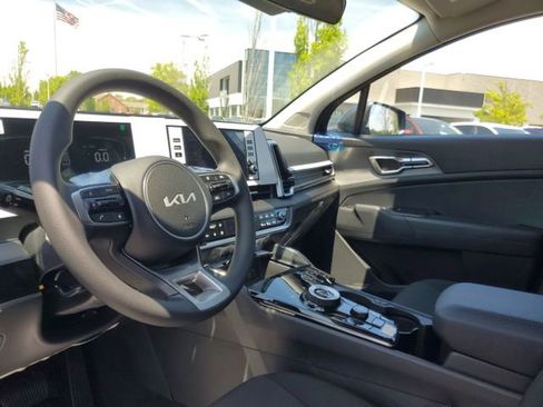 New 2025 Kia Sportage LX image 11
