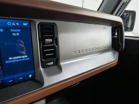 Used 2024 Ford Bronco Outer Banks AWD/4WD image 30