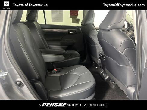 Used 2026 Toyota Highlander Platinum AWD/4WD image 12