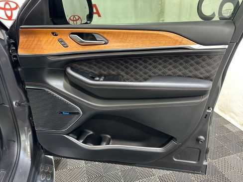 Used 2021 Jeep Grand Cherokee L Summit image 11