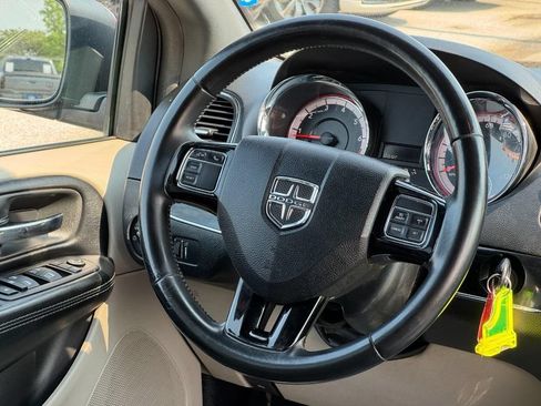 Used 2019 Dodge Grand Caravan SXT FWD image 13