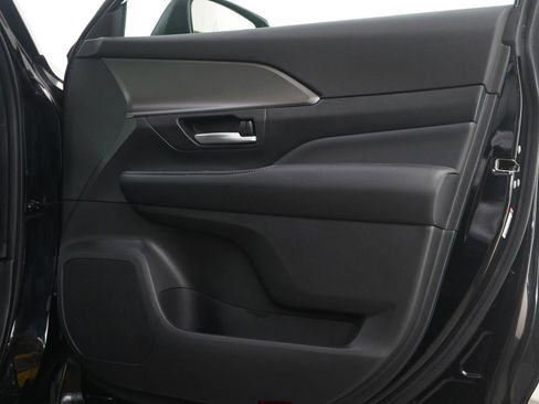 Used 2024 Toyota Grand Highlander XLE image 9