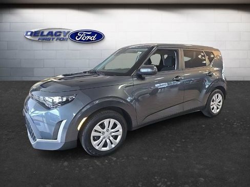 Used 2023 Kia Soul LX FWD image 2