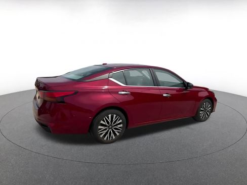 Used 2025 Nissan Altima 2.5 SV FWD image 15