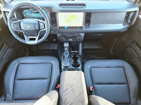 Used 2025 Ford Bronco Badlands image 10