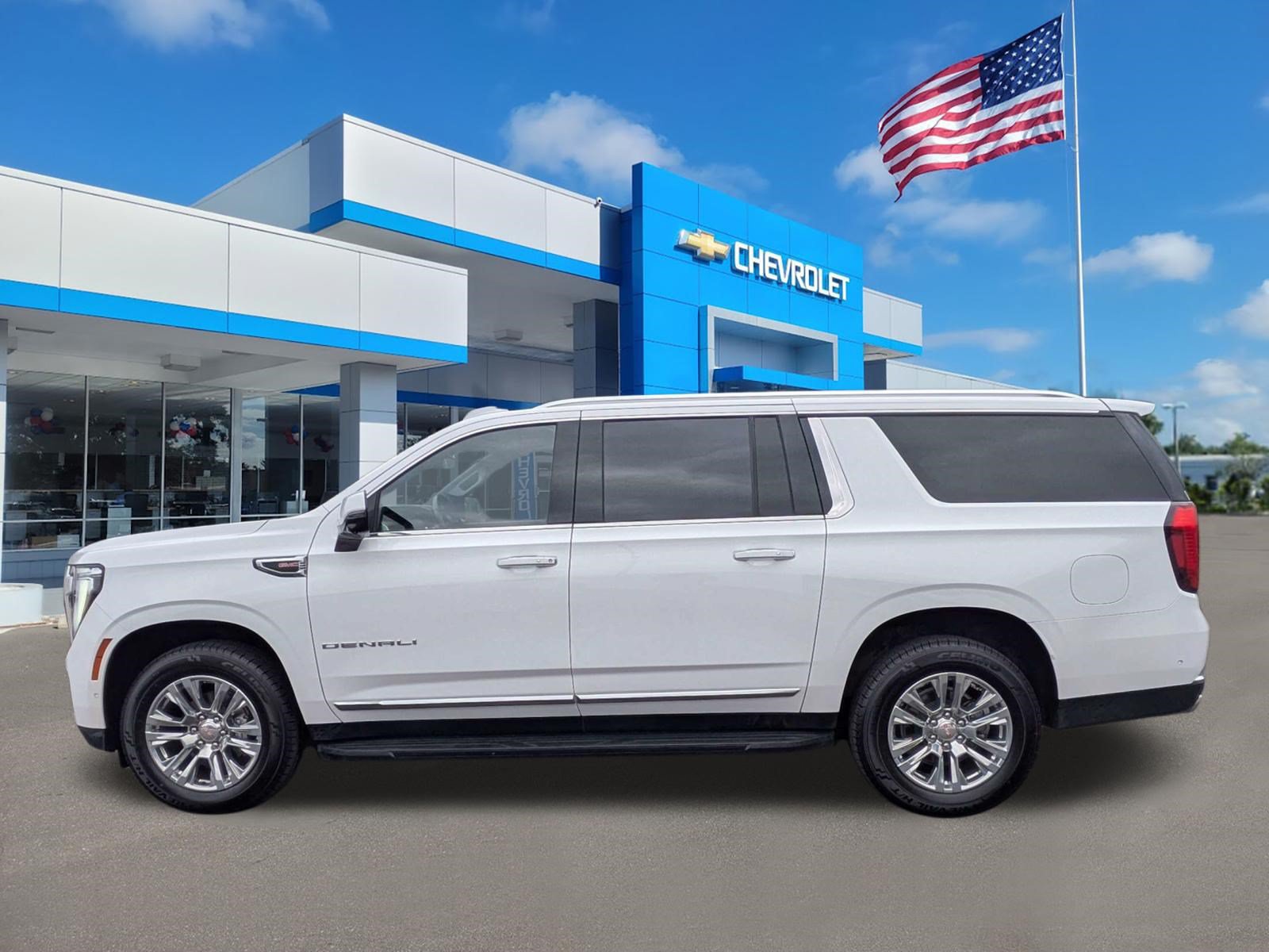 Used 2025 GMC Yukon XL Denali AWD/4WD image 6