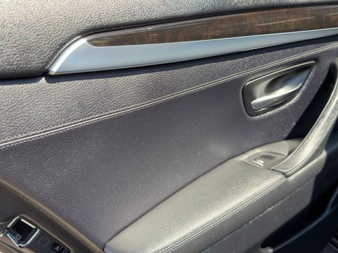 Used 2012 BMW 550i xDrive Sedan image 38