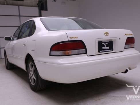 Used 1997 Toyota Avalon XL image 2