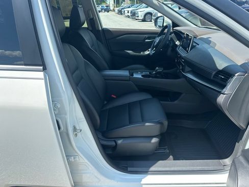 Used 2023 Nissan Rogue SV w/ SV Premium B Package FWD image 11