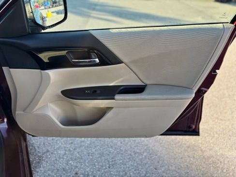 Used 2016 Honda Accord LX image 13