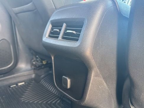 Used 2018 Chevrolet Equinox LT FWD image 22