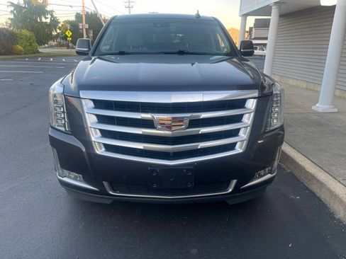 Used 2016 Cadillac Escalade Luxury AWD/4WD image 4
