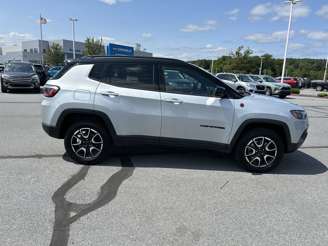Used 2025 Jeep Compass Trailhawk AWD/4WD image 8
