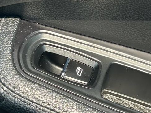 Used 2017 Porsche Macan AWD/4WD image 37