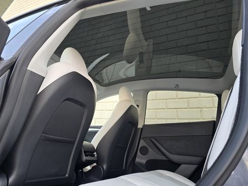 Used 2023 Tesla Model Y 2WD image 34