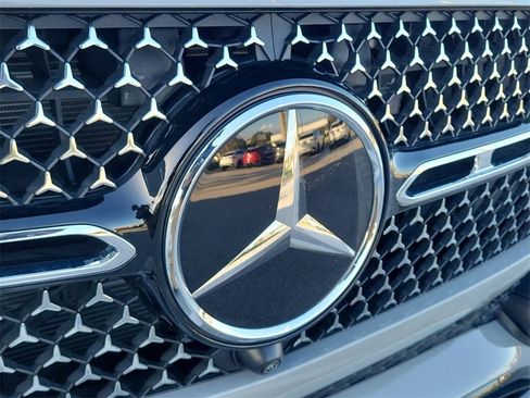 Used 2025 Mercedes-Benz GLE 450e 4MATIC image 9