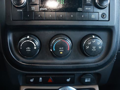 Used 2016 Jeep Patriot Latitude w/ Sun/Sound Group image 33