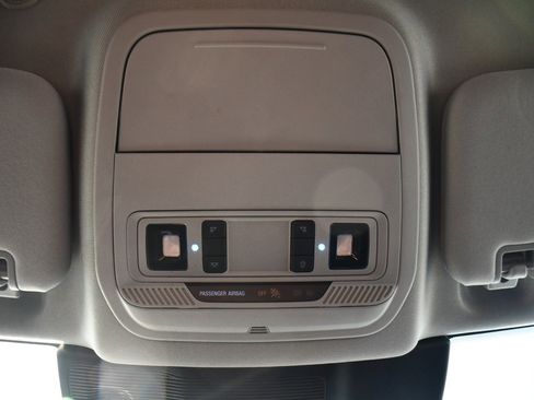 Used 2023 Ford Explorer XLT image 29