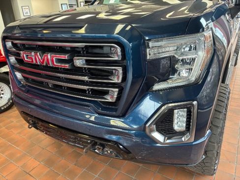Used 2019 GMC Sierra 1500 AT4 w/ Off Road Performance Package image 9